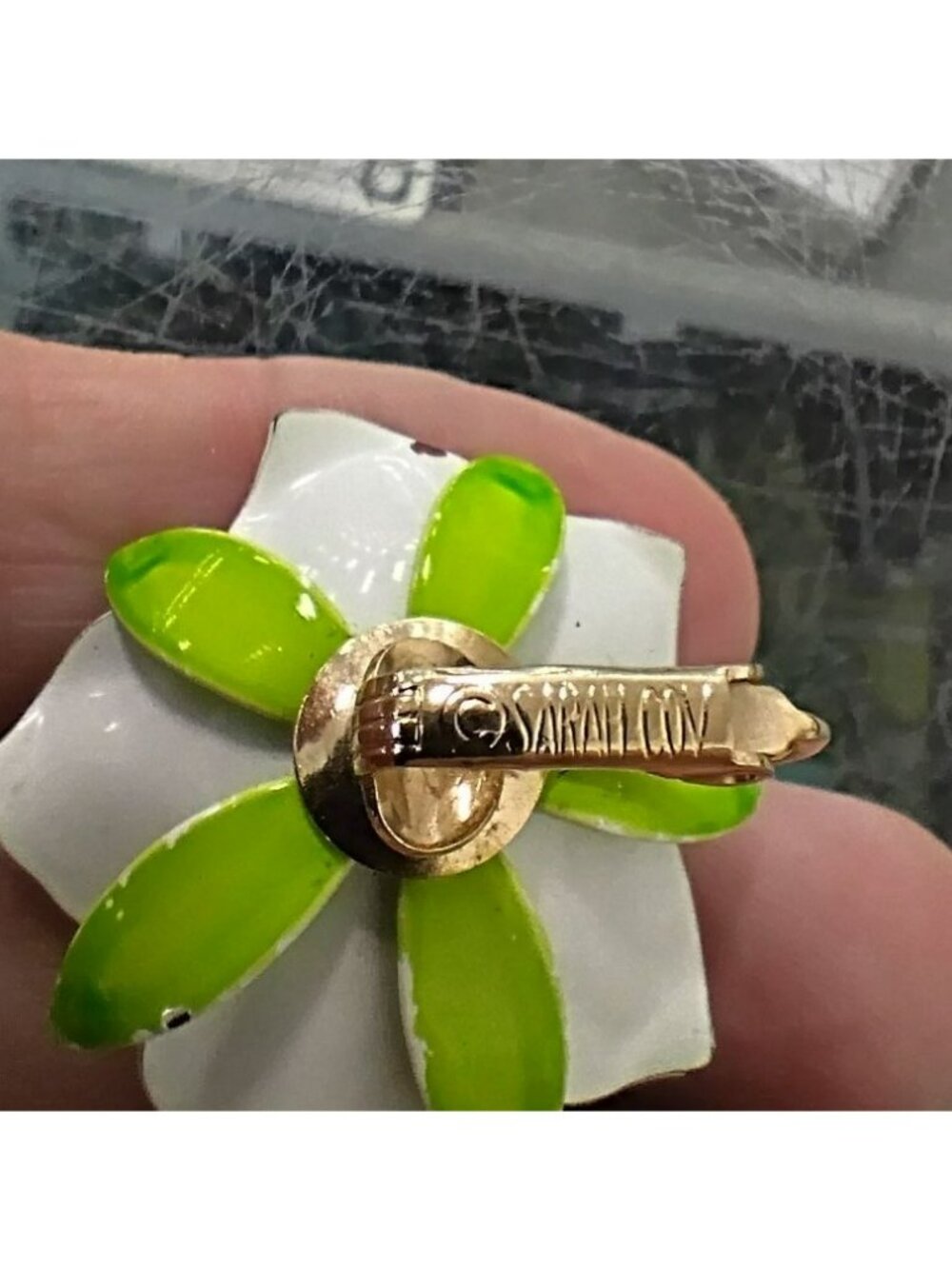 Vintage Sarah Coventry White & Green Enamel Flower Clip-On Earrings Retro Floral - Picture 6 of 7